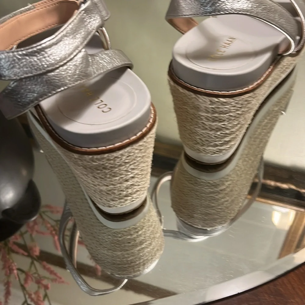 Shoes - Picture 3 of 4